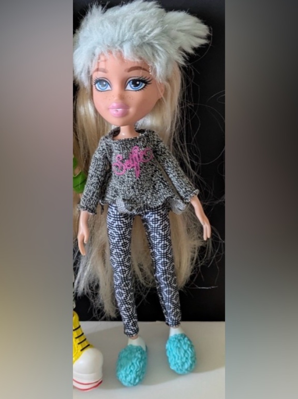 BRATZ DOLLS - CLOE VINTAGE DOLL